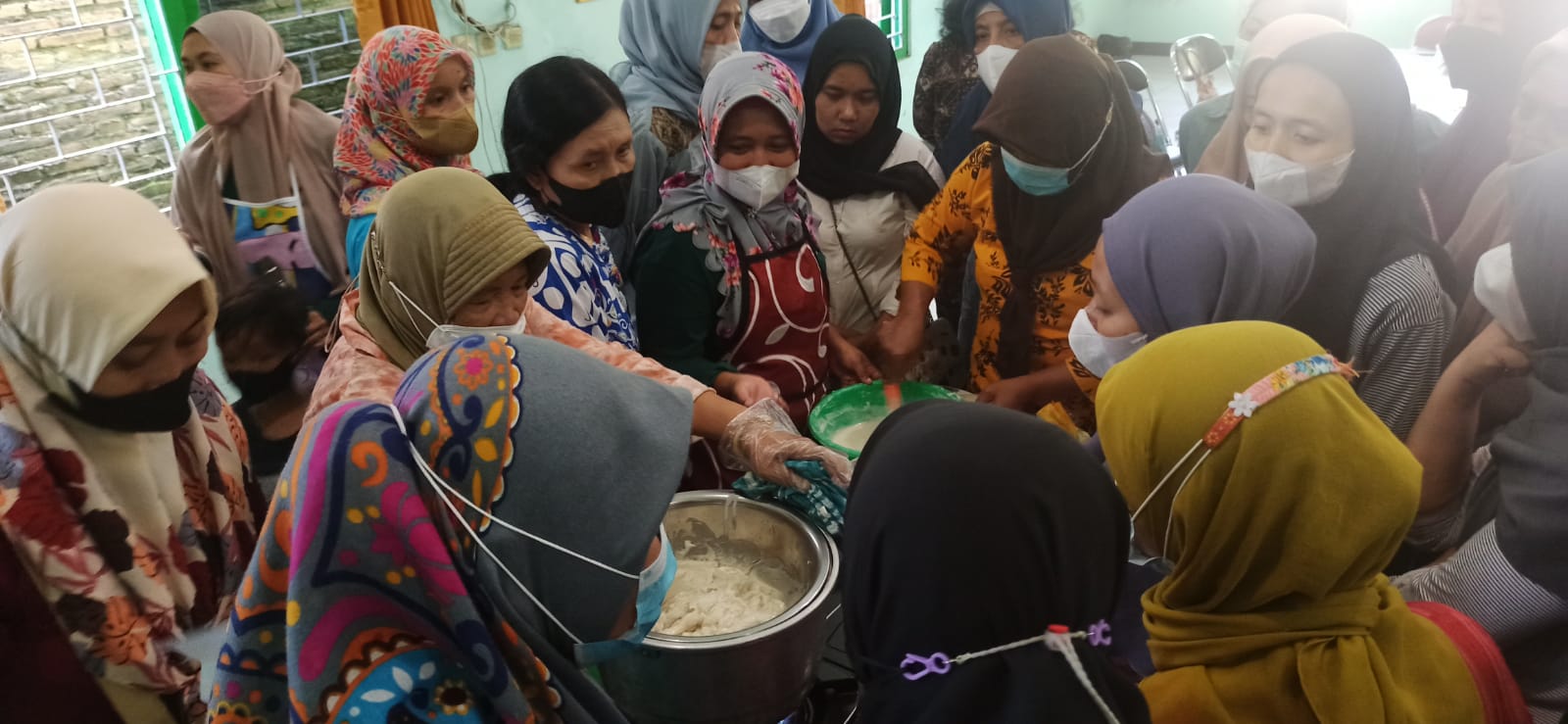 Pelatihan Pembuatan Yangko - Moci oleh Biro Bina Bermas Sekretariat Daerah DIY di Gedung Serbaguna Kelurahan Wirobrajan